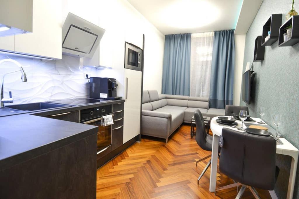Brandly New Apartment Andel Praha Bagian luar foto